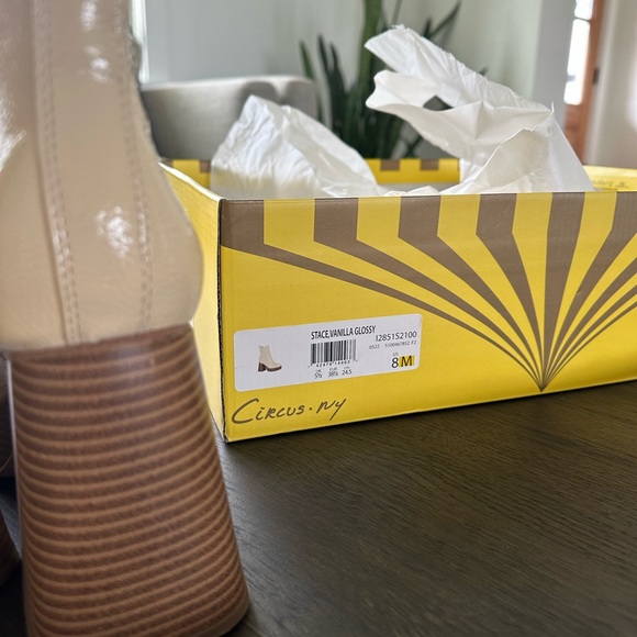 Circus Sam Edelman Stace Platform Boot, size 8,Vanilla glossy, eggshell color - Picture 9 of 14